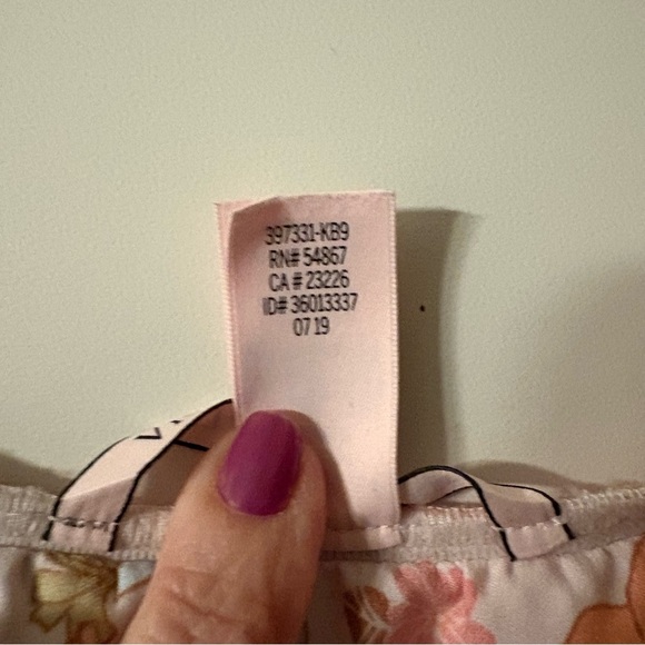 Victoria’s Secret Satin Romper Playsuit Pink Size Large Chic & Flirty Nightwear - Picture 8 of 8